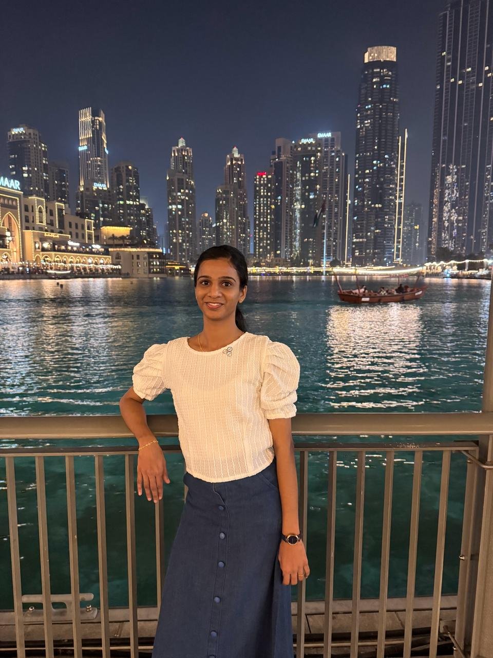 Hi, I'm Rosmol — Educator, Speaker & Storyteller